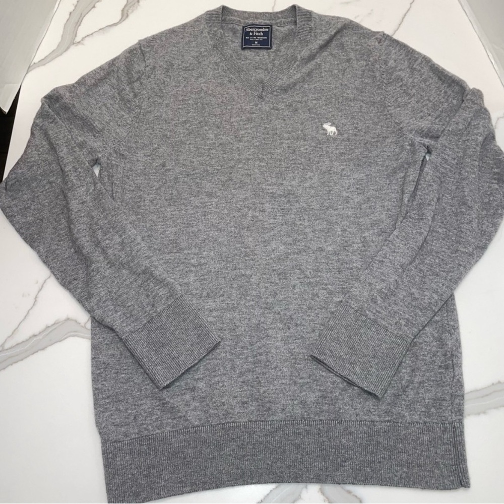 Abercrombie and Fitch V-Neck Sweater Sz M